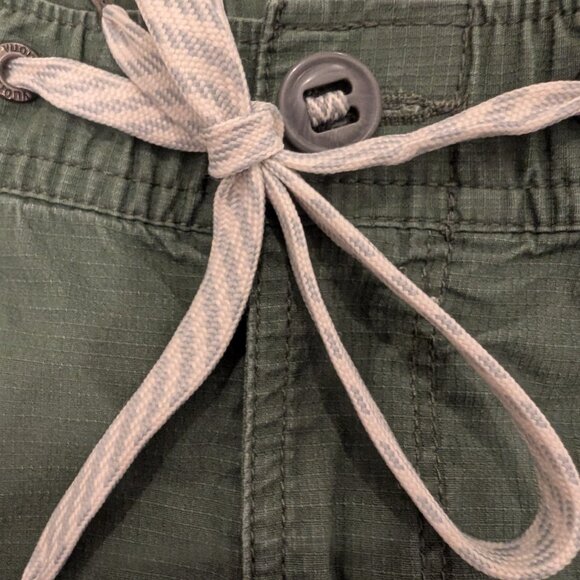 Vuori Ripstop Pants in Army - Picture 8 of 14